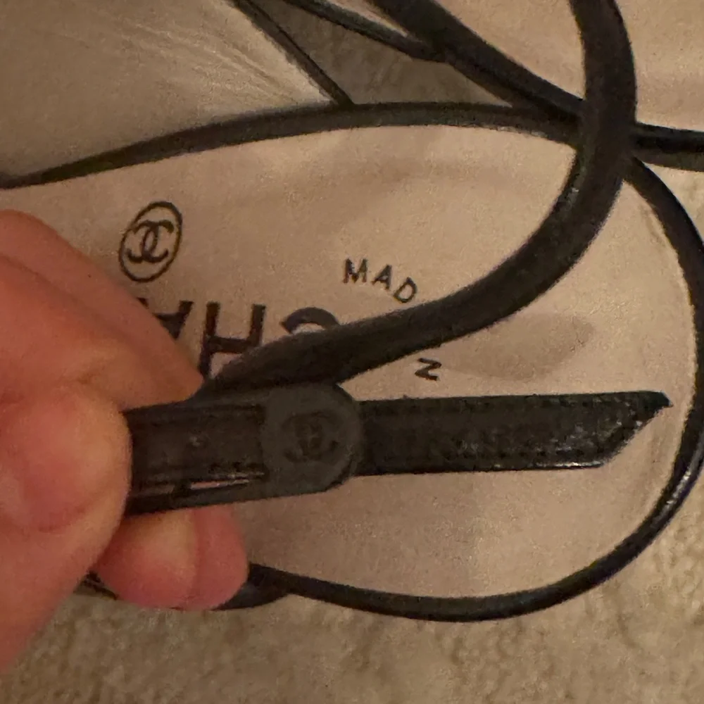 CHANEL Black Patent Open-Toe Slingback Heel - Picture 3 of 7
